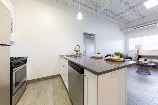 Building Photo - 460 Coventry Ln