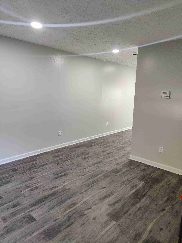 Building Photo - 4553 Valley View Dr