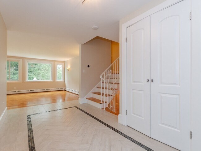 Building Photo - 40 Lantern Rd