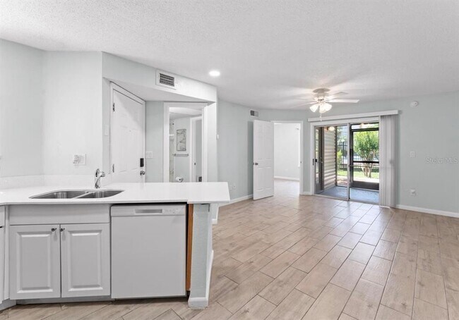 Foto del edificio - 1908 Lake Atriums Cir