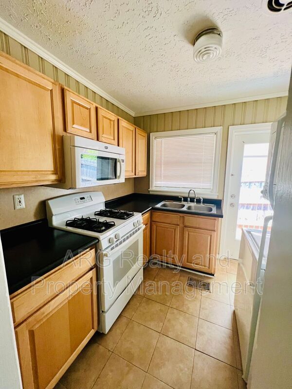 Foto del edificio - 2069 Arlington Ave NE