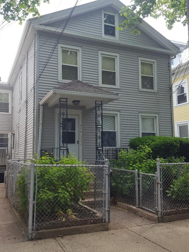 Primary Photo - 316 Saint John St