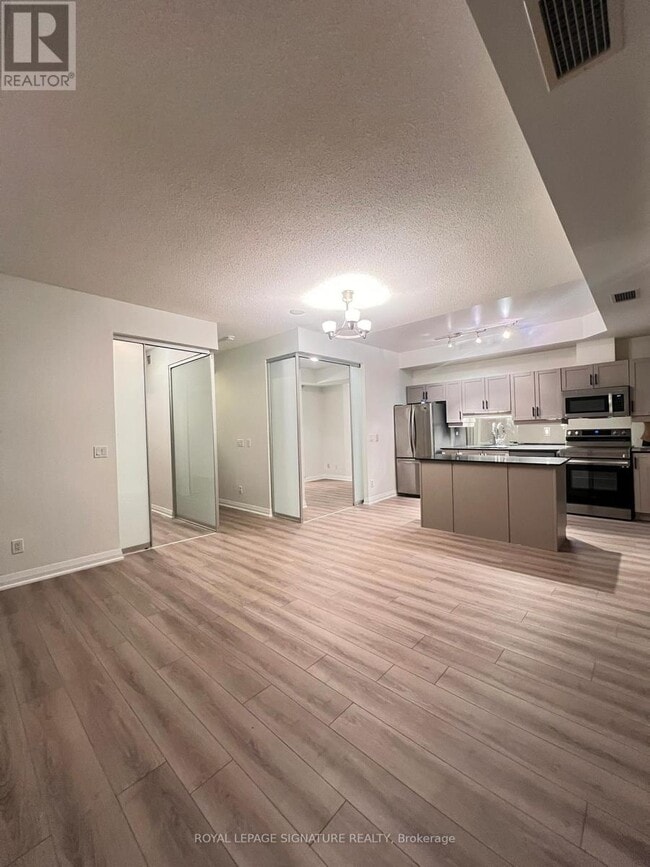 Building Photo - 220 Victoria St