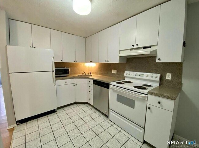 Foto del edificio - 165 Towne House Rd