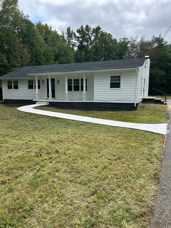 Building Photo - 2238 Lockwood Chapel Rd