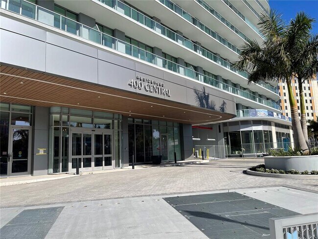 Foto del edificio - 400 Central Ave