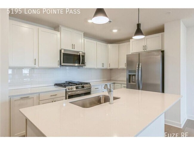 Foto del edificio - 5195 Long Pointe Pass