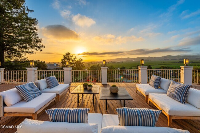 Foto del edificio - 1074 Deseo Ave