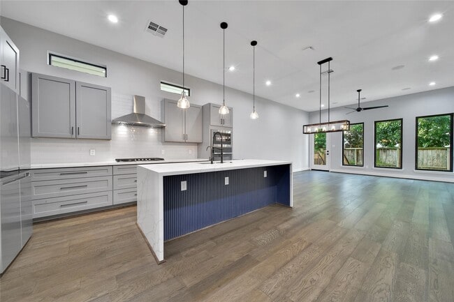 Building Photo - 1212 E 29th St