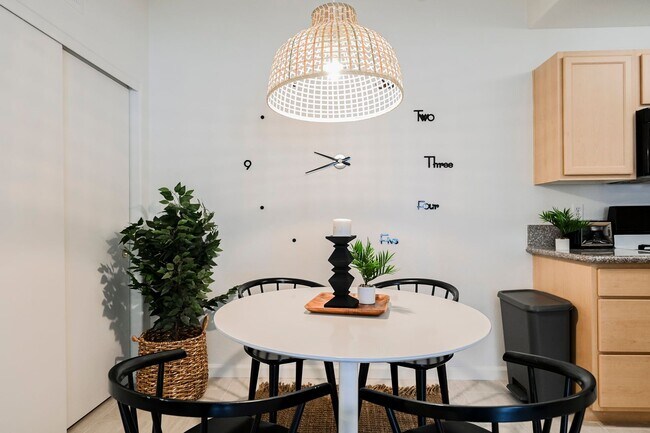 Foto del edificio - A-MAZE-ING!! Furnished Turn-Key Henderson ...