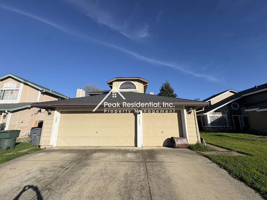 Foto del edificio - Spacious 4bd/3ba Rocklin Home with 3 Car Garage!
