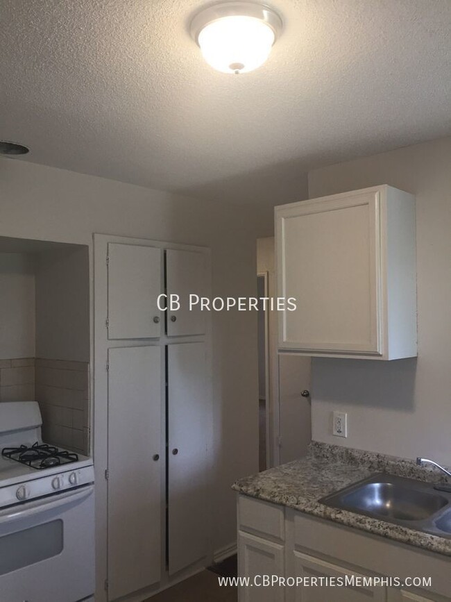 Foto del edificio - 4052 Rhodes Ave