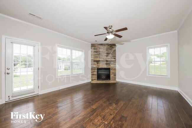 Building Photo - 5810 Woodside Frst Trl