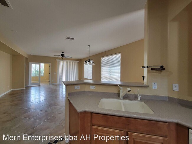 Building Photo - 2 br, 2 bath House - 567 W TWIN PEAKS PKWY