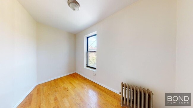 Building Photo - 196 W 108th St