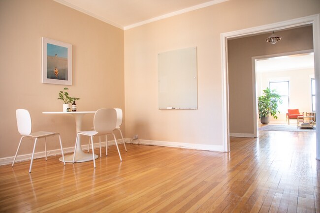 Foto del edificio - 434 W Roscoe St