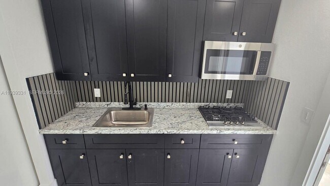 Foto del edificio - 265 W 53rd Terrace