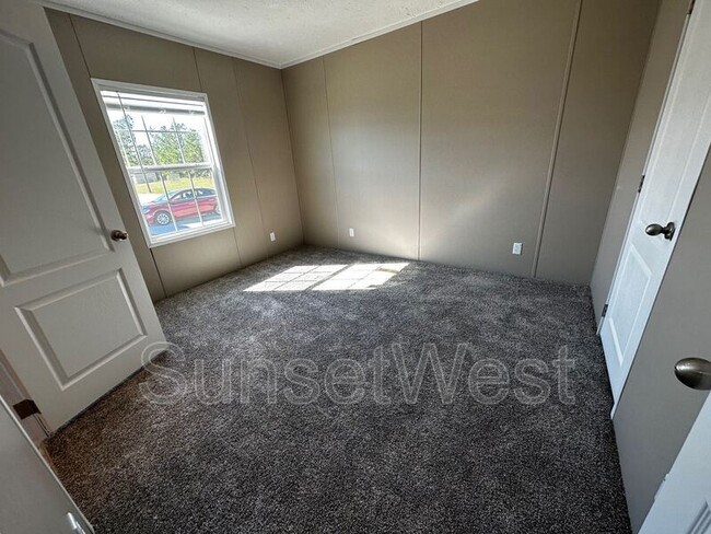 Building Photo - 4609 Rainbow Ln