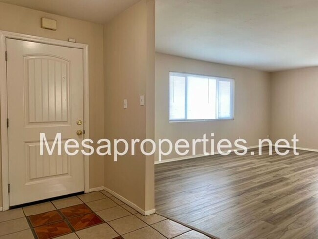 Building Photo - 1210 Oasis Dr