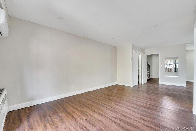 Foto del edificio - 92-03 241st St