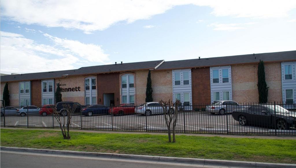 Primary Photo - 2015 BENNETT AVE