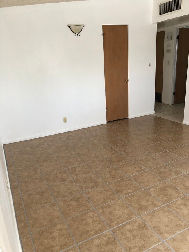 Foto del edificio - 1302 E Allen Rd