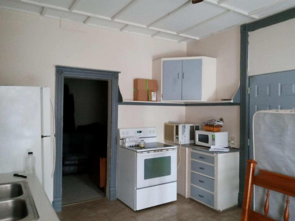 Primary Photo - 110 1/2 S Main, Apt#2