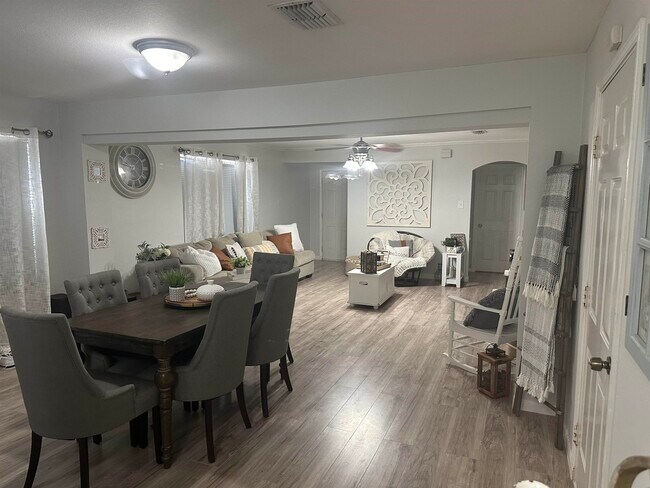 Foto del edificio - 1902 Denmark Ln