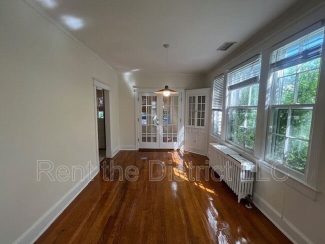 Building Photo - 4433 Fessenden St NW