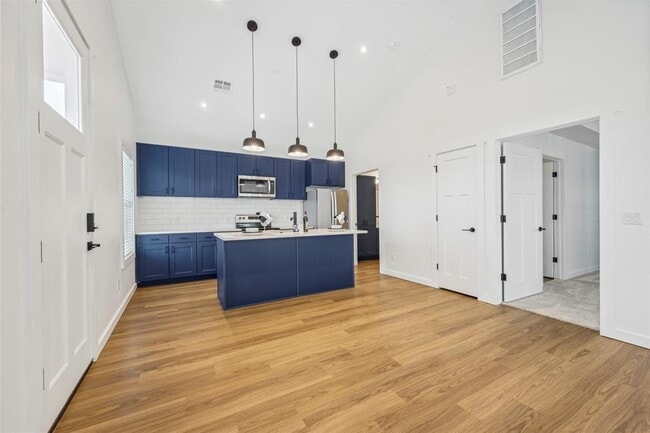 Foto del edificio - 6300 W Memorial Rd