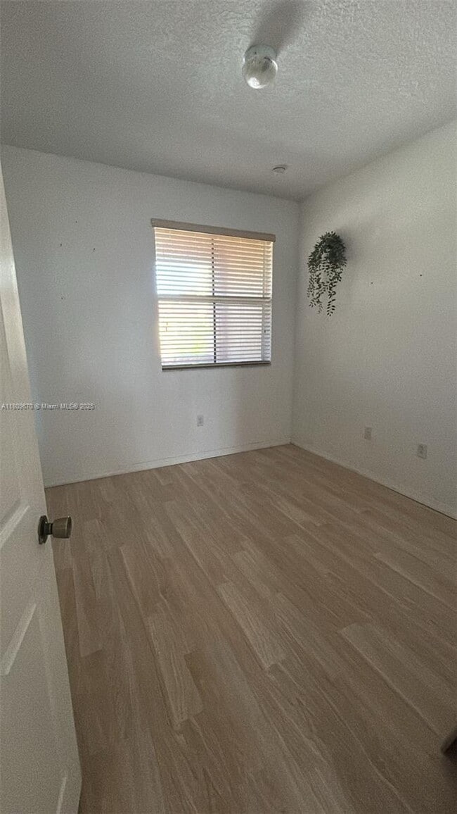 Building Photo - 937 SW 143rd Ave
