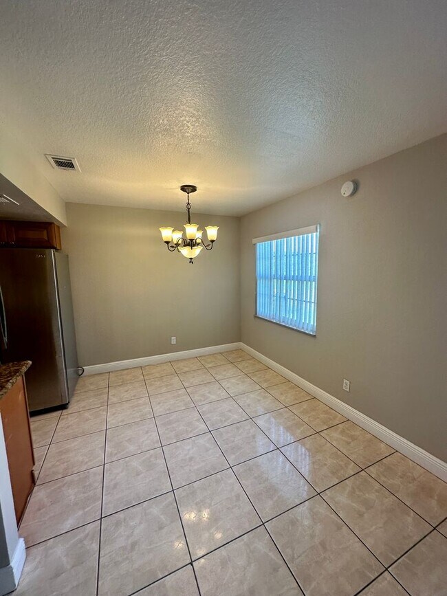 Building Photo - Corner 3/2 Remodeled Duplex in Rio Pinar L...