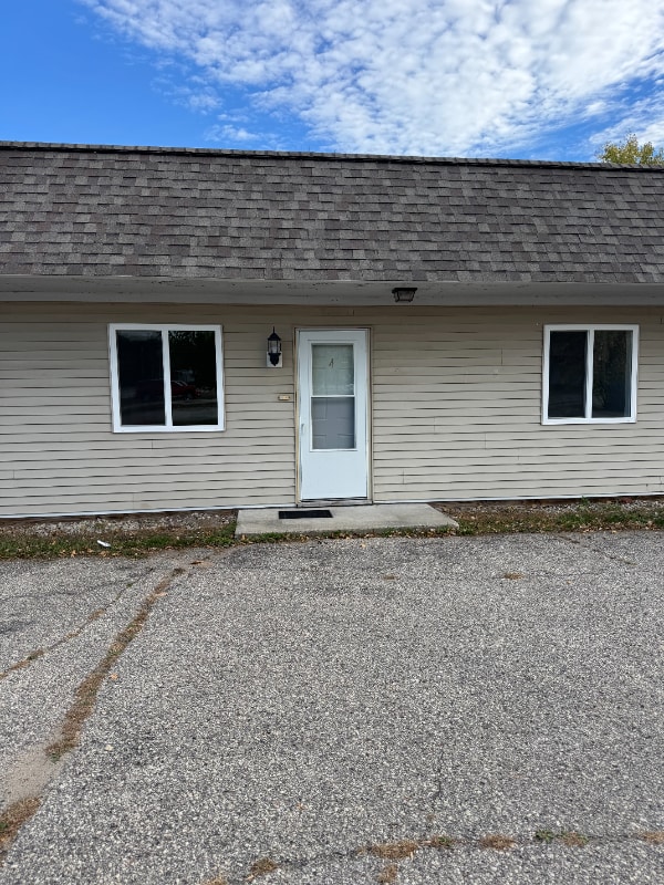 Building Photo - 3850 N Shore Dr