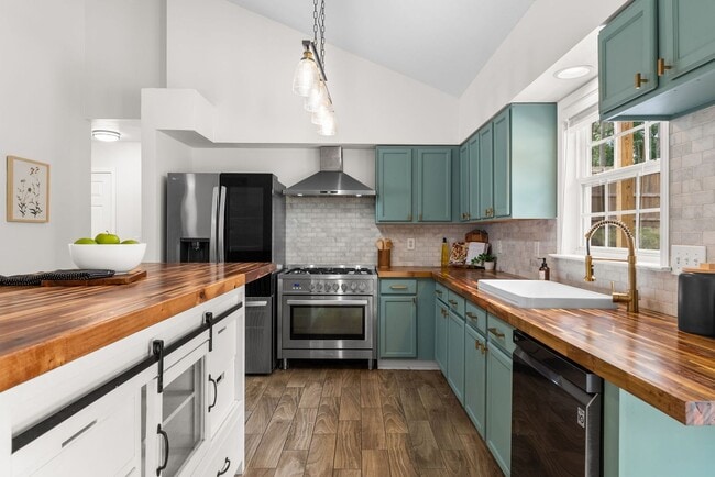 Building Photo - Forest Park