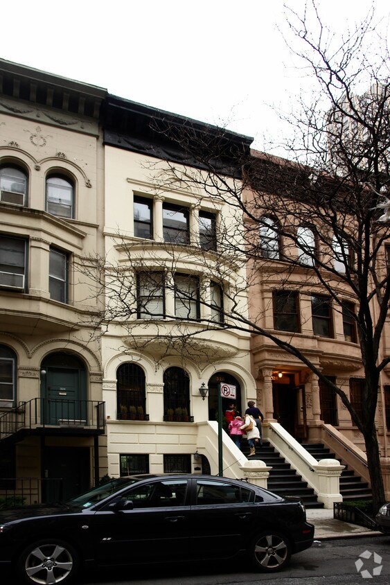 Building Photo - 326 W 71st St