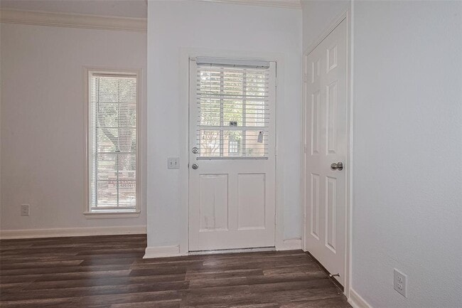 Building Photo - 11710 Southlake Dr