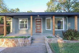 Building Photo - 4809 S Ridge Terrace