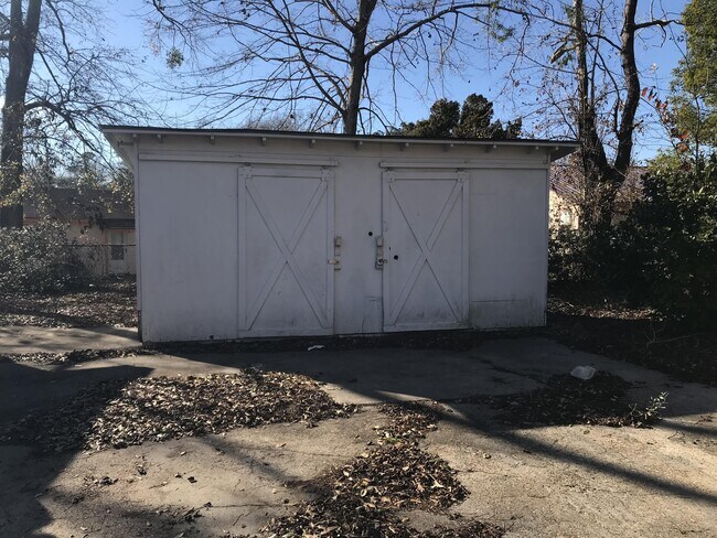 Foto del edificio - 2801 Woodlawn Ave