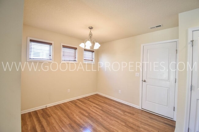Building Photo - 9135 Coneflower Dr