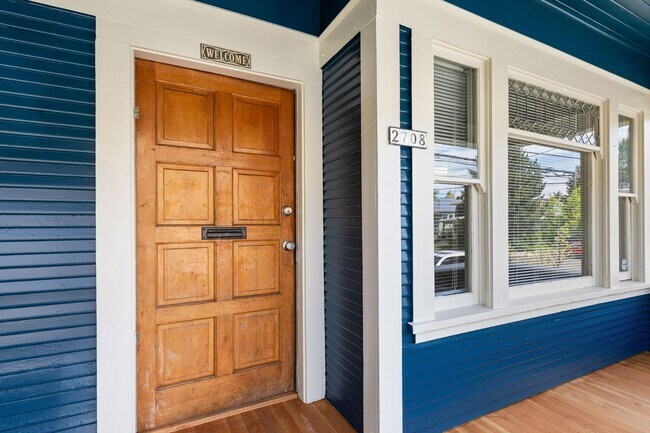 Foto del edificio - Spacious 3 bedroom, 1 Bath House in Inner SE Portland - Everything Right at Your Doorstep!