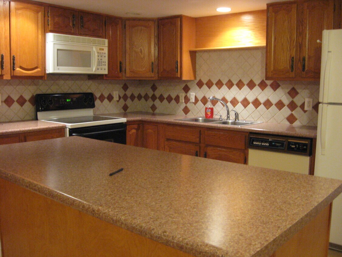 kitchen - 75 Sarah Wells Trl