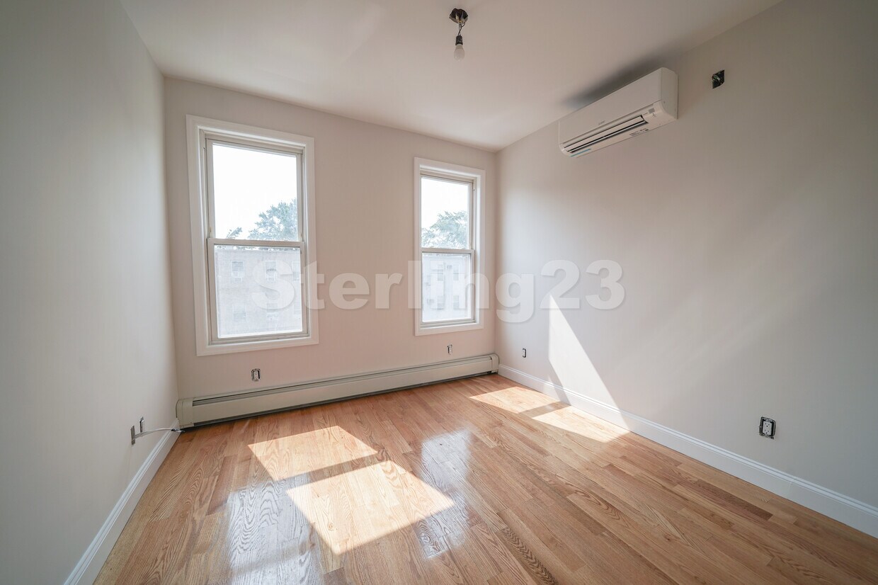 Foto del edificio - 2335 Crescent St