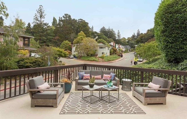 Building Photo - 1761 Trestle Glen Rd