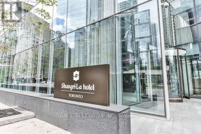 Photo du bâtiment - 180 University Ave