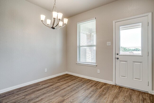 Building Photo - Move in Ready