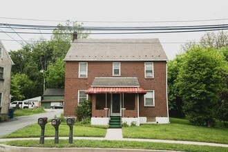 Building Photo - 914 Hellertown Rd