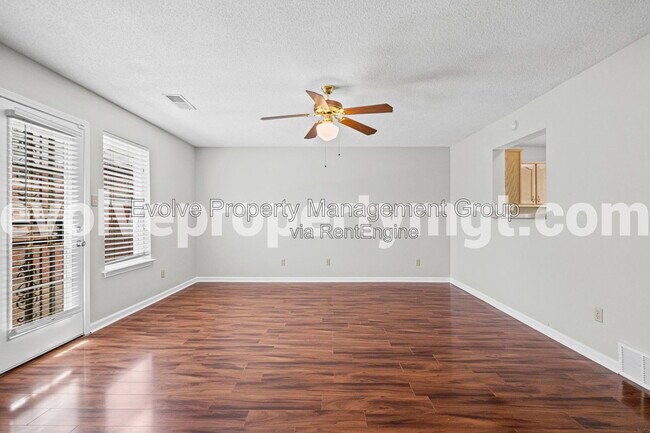 Foto del edificio - 8363 Creek Front Dr