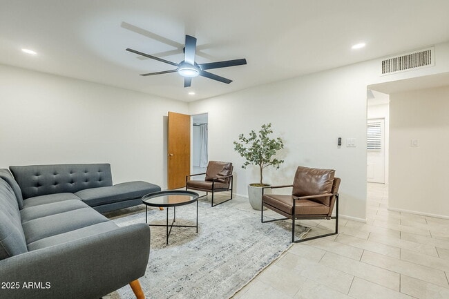 Building Photo - 125 E Papago Dr