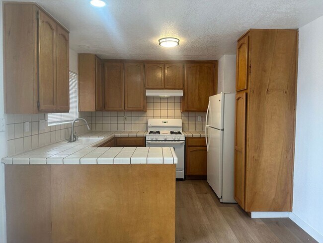 Building Photo - 9848 Sally Ave