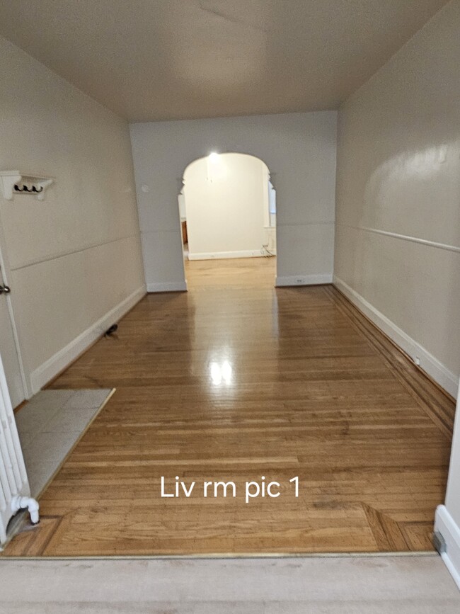 Liv rm - 6328 Frederick Rd